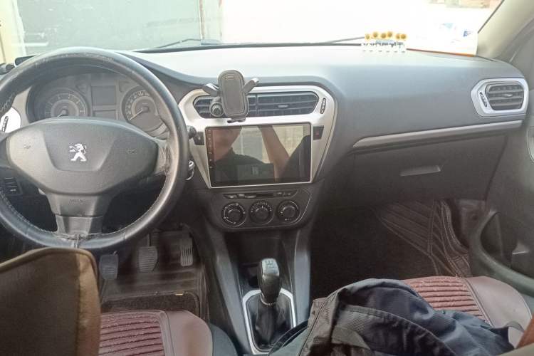 Used Peugeot 301 2016 1.6L Manual Comfort Edition Center Console