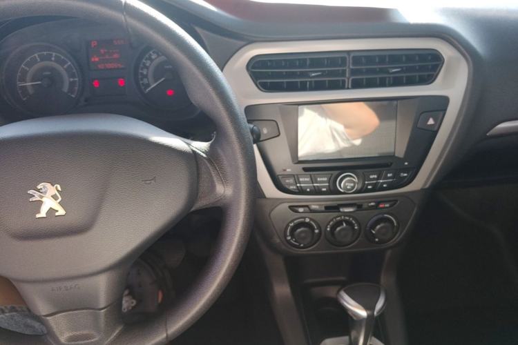 Used Peugeot 301 2016 1.6L Automatic Comfort Edition Center Console