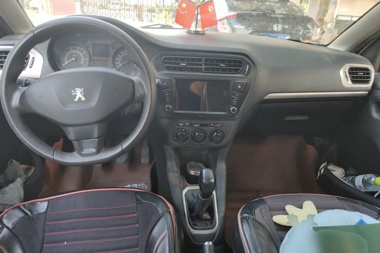 Used Peugeot 301 2016 1.6L Manual Comfort Edition Center Console