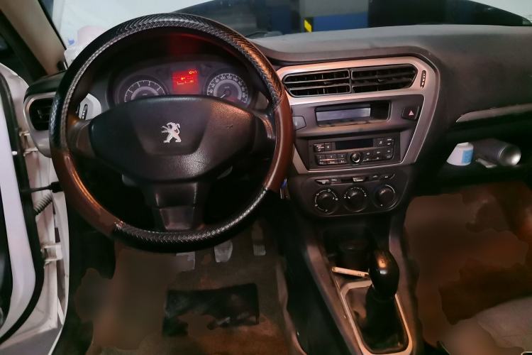 Used Peugeot 301 2016 1.6L Manual Comfort Edition Center Console