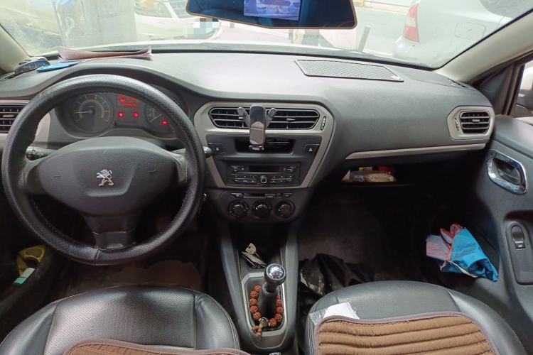 Used Peugeot 301 2016 1.6L Manual Comfort Edition Center Console