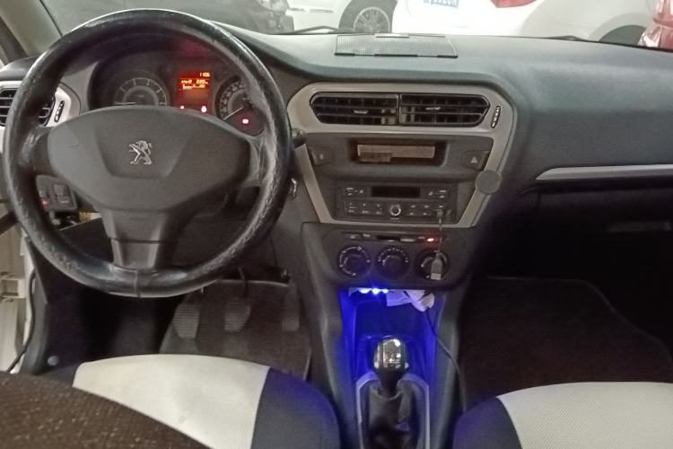 Used Peugeot 301 2016 1.6L Manual Comfort Edition Center Console