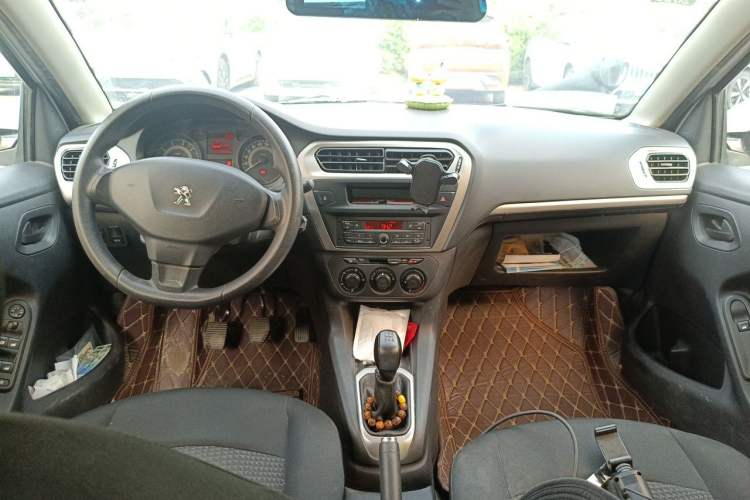 Used Peugeot 301 2016 1.6L Manual Comfort Edition Center Console