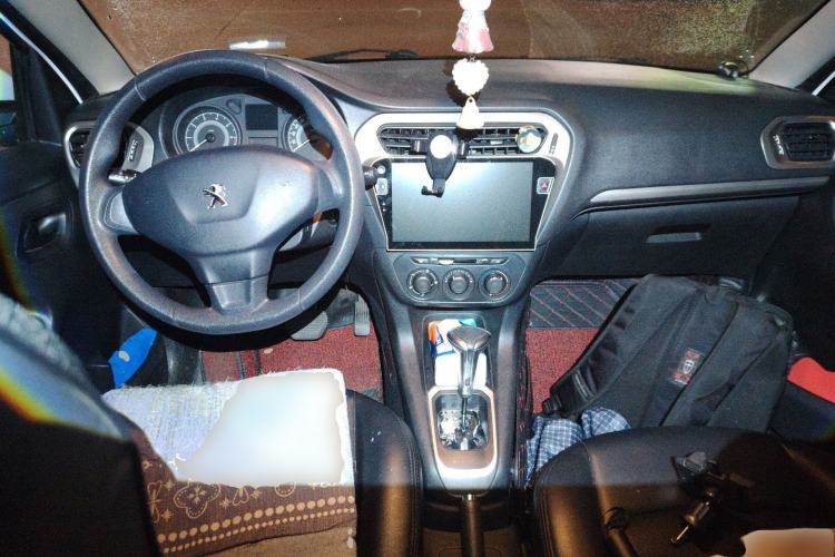 Used Peugeot 301 2016 1.6L Automatic Comfort Edition Center Console