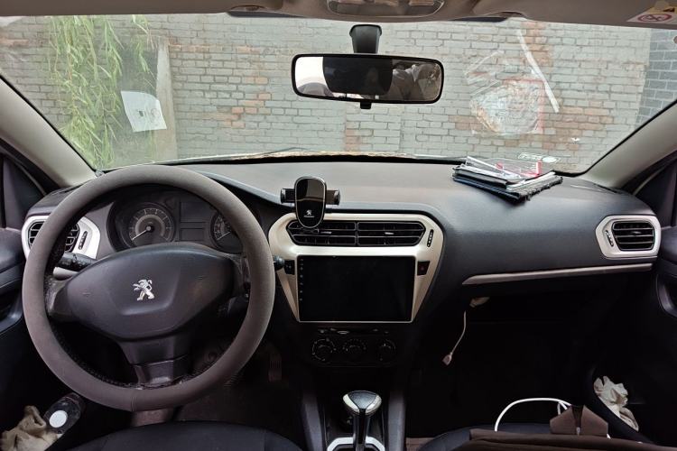Used Peugeot 301 2016 1.6L Automatic Comfort Edition Center Console