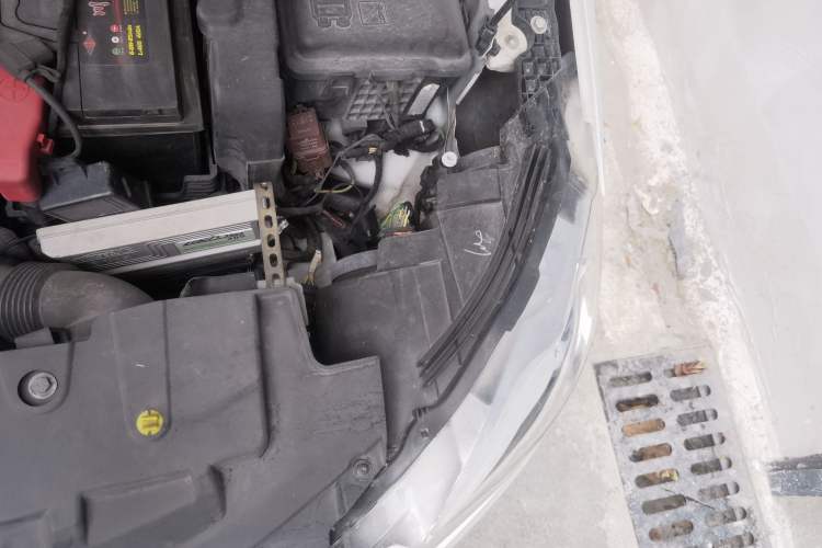 Used Peugeot 301 2016 1.6L Manual Comfort Edition Engine Bay Left