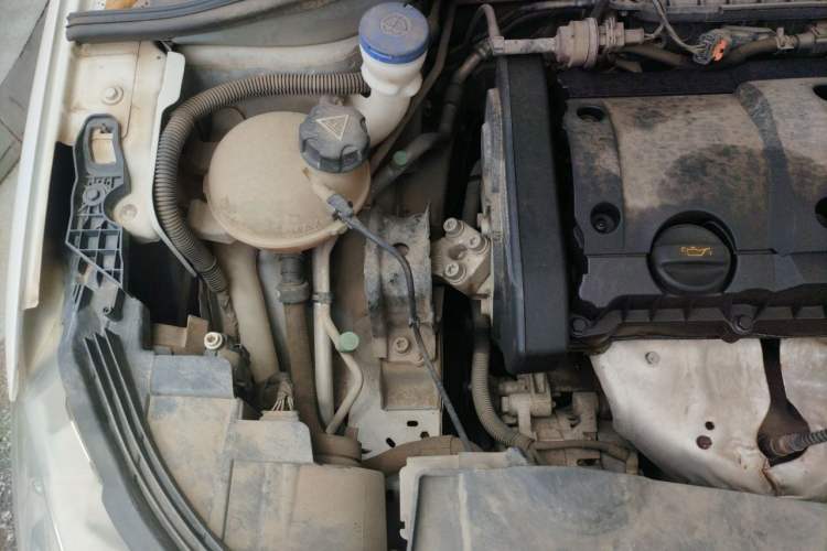 Used Peugeot 301 2016 1.6L Manual Comfort Edition Engine Bay Right