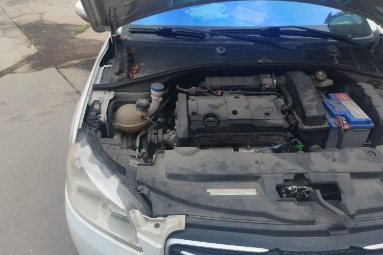 Used Peugeot 301 2016 1.6L Manual Comfort Edition Engine Bay Right