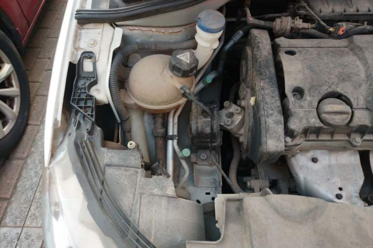 Used Peugeot 301 2016 1.6L Manual Comfort Edition Engine Bay Right