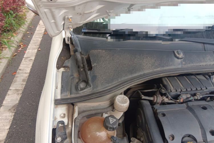 Used Peugeot 301 2016 1.6L Manual Comfort Edition Engine Bay Right