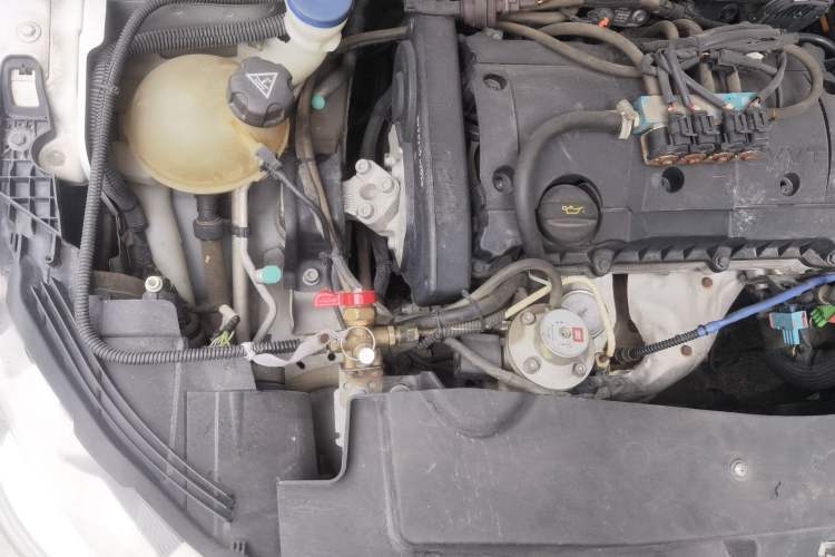 Used Peugeot 301 2016 1.6L Manual Comfort Edition Engine Bay Right