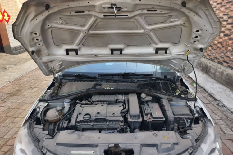 Used Peugeot 301 2016 1.6L Manual Comfort Edition Engine Bay