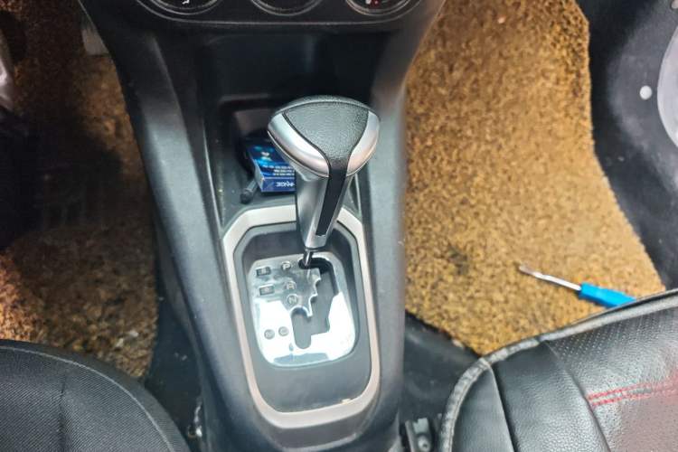 Used Peugeot 301 2016 1.6L Automatic Comfort Edition Gear Lever