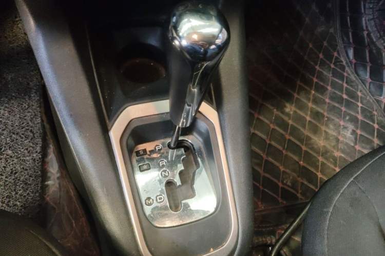 Used Peugeot 301 2016 1.6L Automatic Comfort Edition Gear Lever