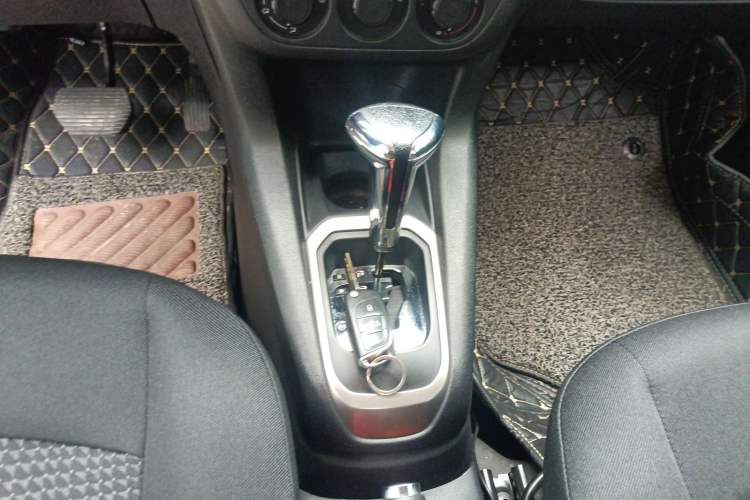 Used Peugeot 301 2016 1.6L Automatic Comfort Edition Gear Lever