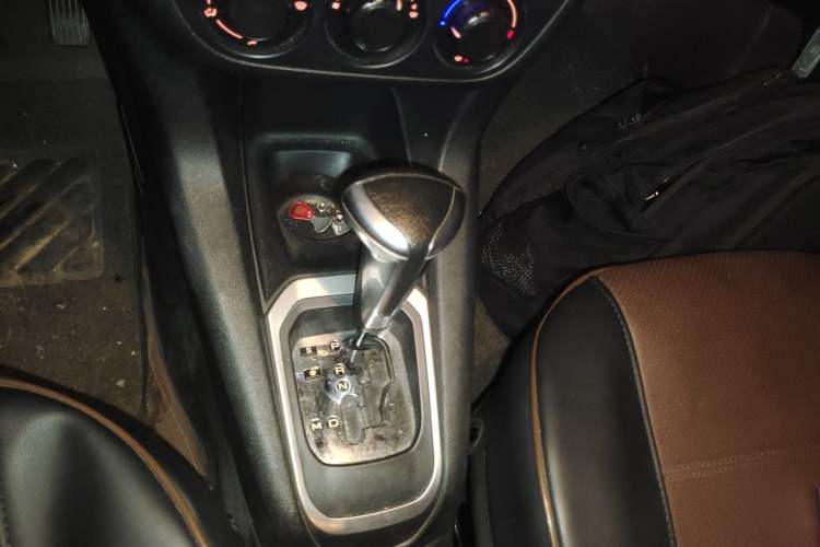 Used Peugeot 301 2016 1.6L Automatic Comfort Edition Gear Lever
