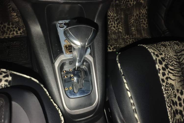 Used Peugeot 301 2016 1.6L Automatic Comfort Edition Gear Lever