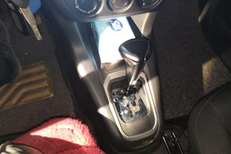 Used Peugeot 301 2016 1.6L Automatic Comfort Edition Gear Lever