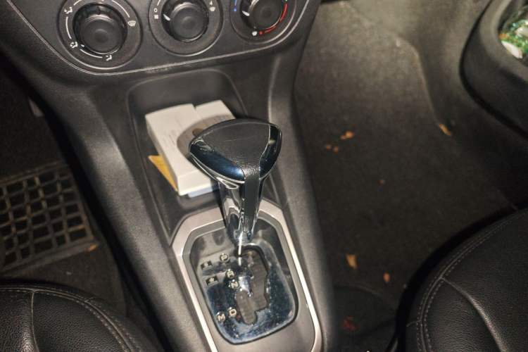 Used Peugeot 301 2016 1.6L Automatic Comfort Edition Gear Lever