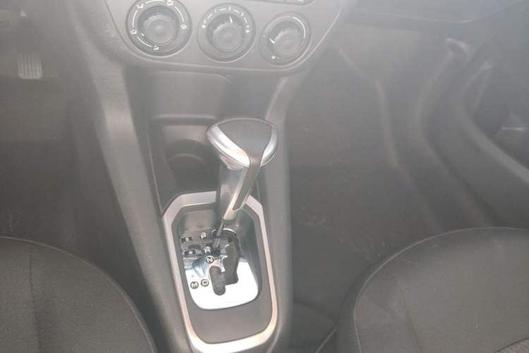 Used Peugeot 301 2016 1.6L Automatic Comfort Edition Gear Lever