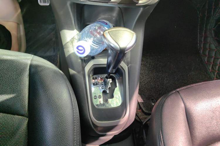 Used Peugeot 301 2016 1.6L Automatic Comfort Edition Gear Lever