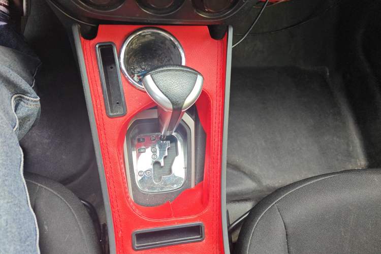 Used Peugeot 301 2016 1.6L Automatic Comfort Edition Gear Lever