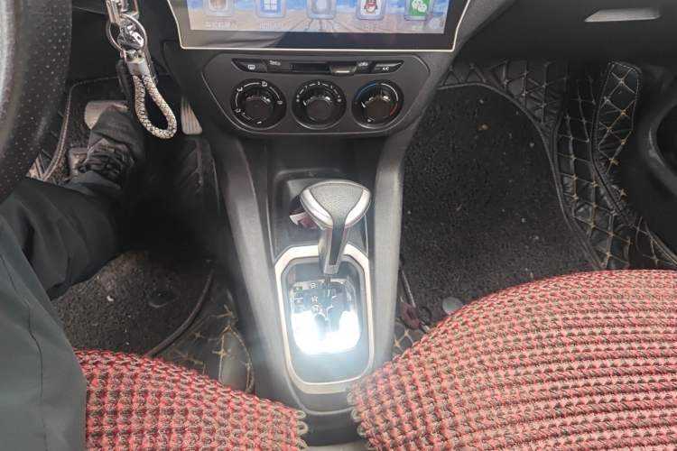 Used Peugeot 301 2016 1.6L Automatic Comfort Edition Gear Lever