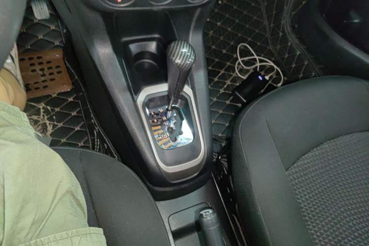 Used Peugeot 301 2016 1.6L Automatic Comfort Edition Gear Lever