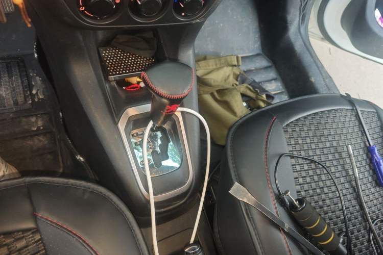 Used Peugeot 301 2016 1.6L Automatic Comfort Edition Gear Lever