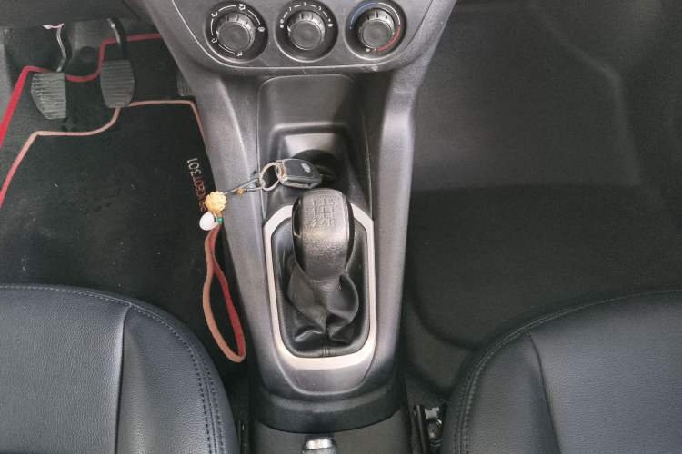 Used Peugeot 301 2016 1.6L Manual Comfort Edition Gear Lever