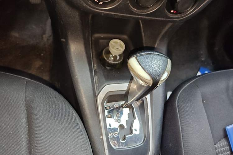 Used Peugeot 301 2016 1.6L Automatic Comfort Edition Gear Lever