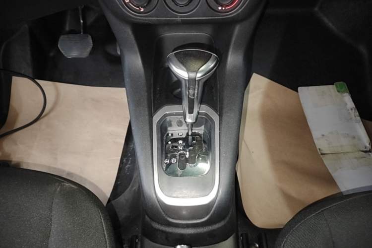 Used Peugeot 301 2016 1.6L Automatic Comfort Edition Gear Lever