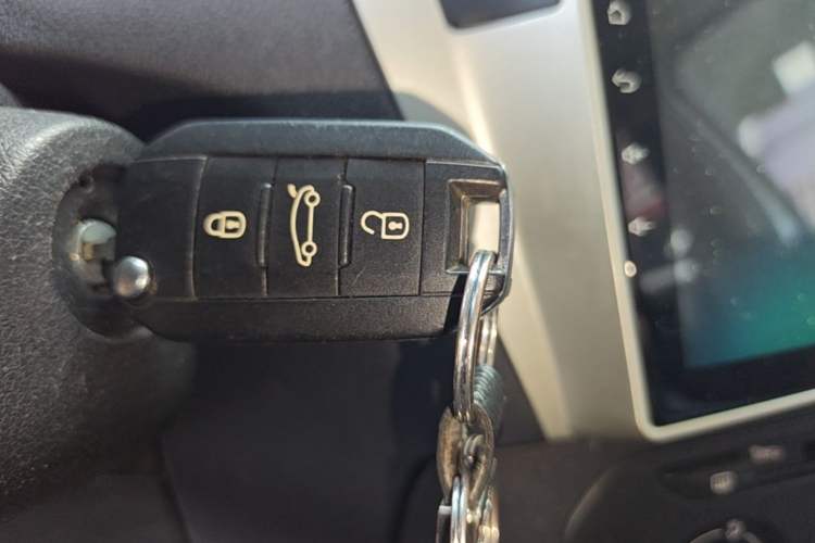 Used Peugeot 301 2016 1.6L Automatic Comfort Edition Interior 1