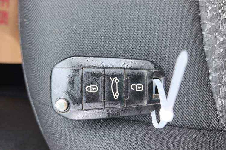 Used Peugeot 301 2016 1.6L Automatic Comfort Edition Interior 1