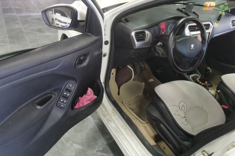 Used Peugeot 301 2016 1.6L Manual Comfort Edition Interior 3