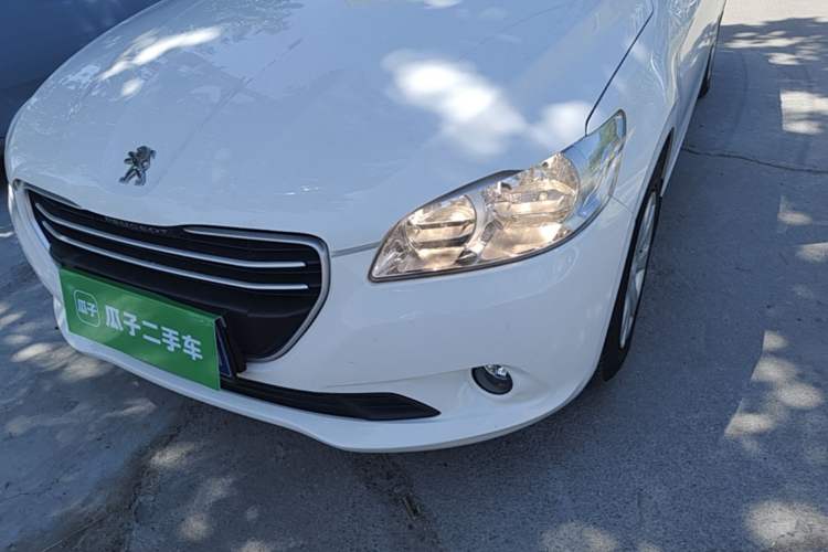 Used Peugeot 301 2016 1.6L Manual Comfort Edition Left Front Headlight