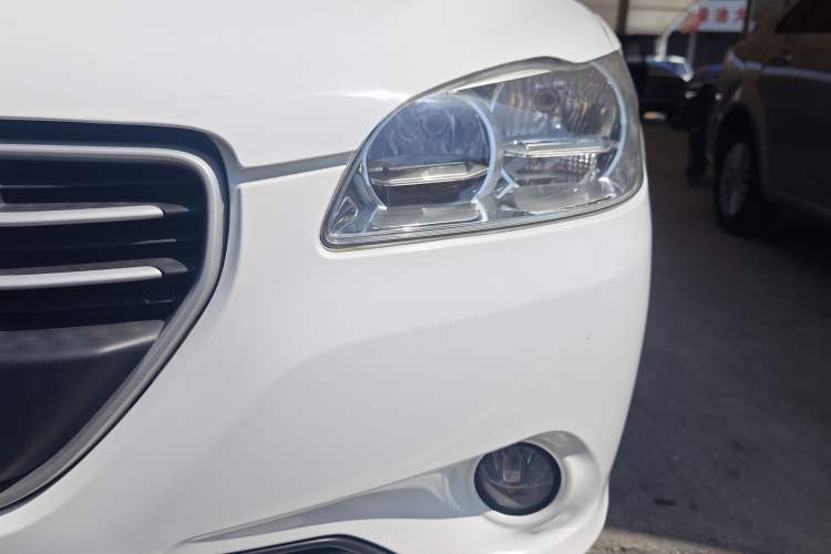 Used Peugeot 301 2016 1.6L Manual Happiness Edition Left Front Headlight
