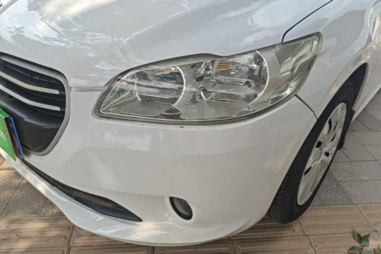 Used Peugeot 301 2016 1.6L Manual Comfort Edition Left Front Headlight