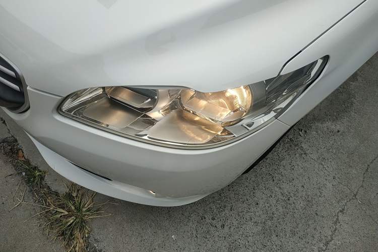 Used Peugeot 301 2016 1.6L Manual Happiness Edition Left Front Headlight