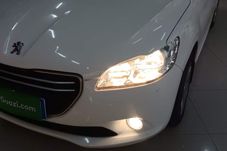 Used Peugeot 301 2016 1.6L Manual Comfort Edition Left Front Headlight