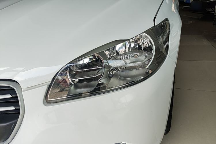 Used Peugeot 301 2016 1.6L Manual Comfort Edition Left Front Headlight