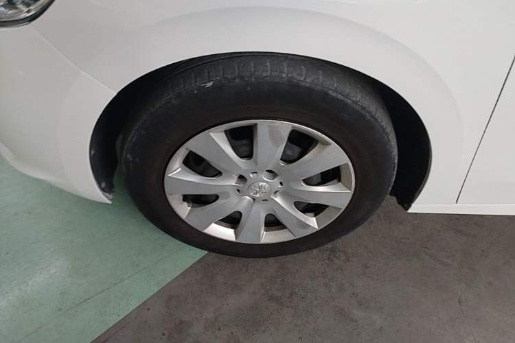 Used Peugeot 301 2016 1.6L Automatic Comfort Edition Left Front Wheel Hub