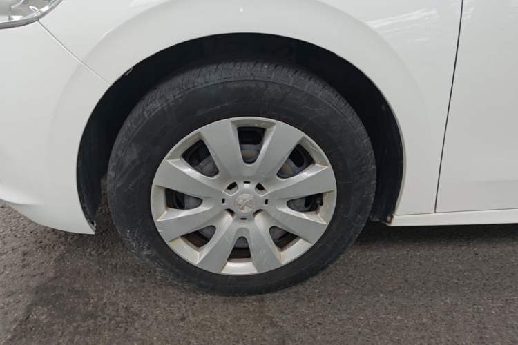 Used Peugeot 301 2016 1.6L Manual Comfort Edition Left Front Wheel Hub