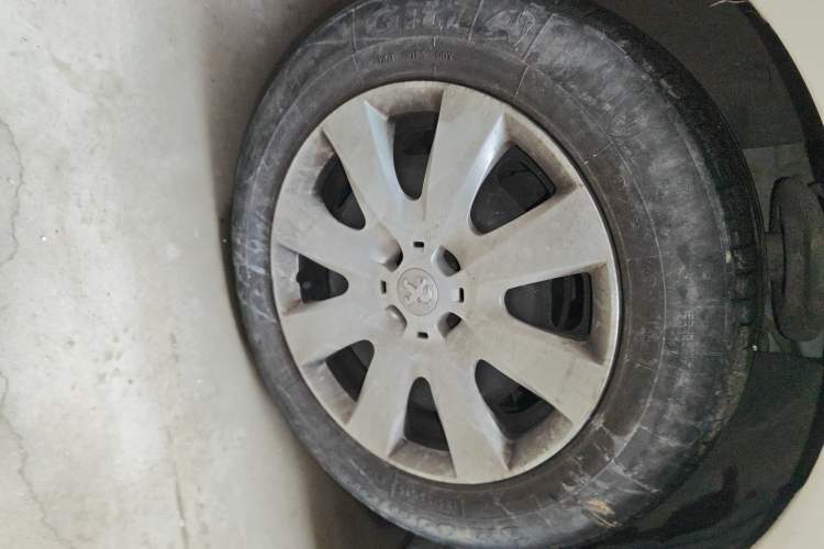 Used Peugeot 301 2016 1.6L Manual Comfort Edition Left Front Wheel Hub