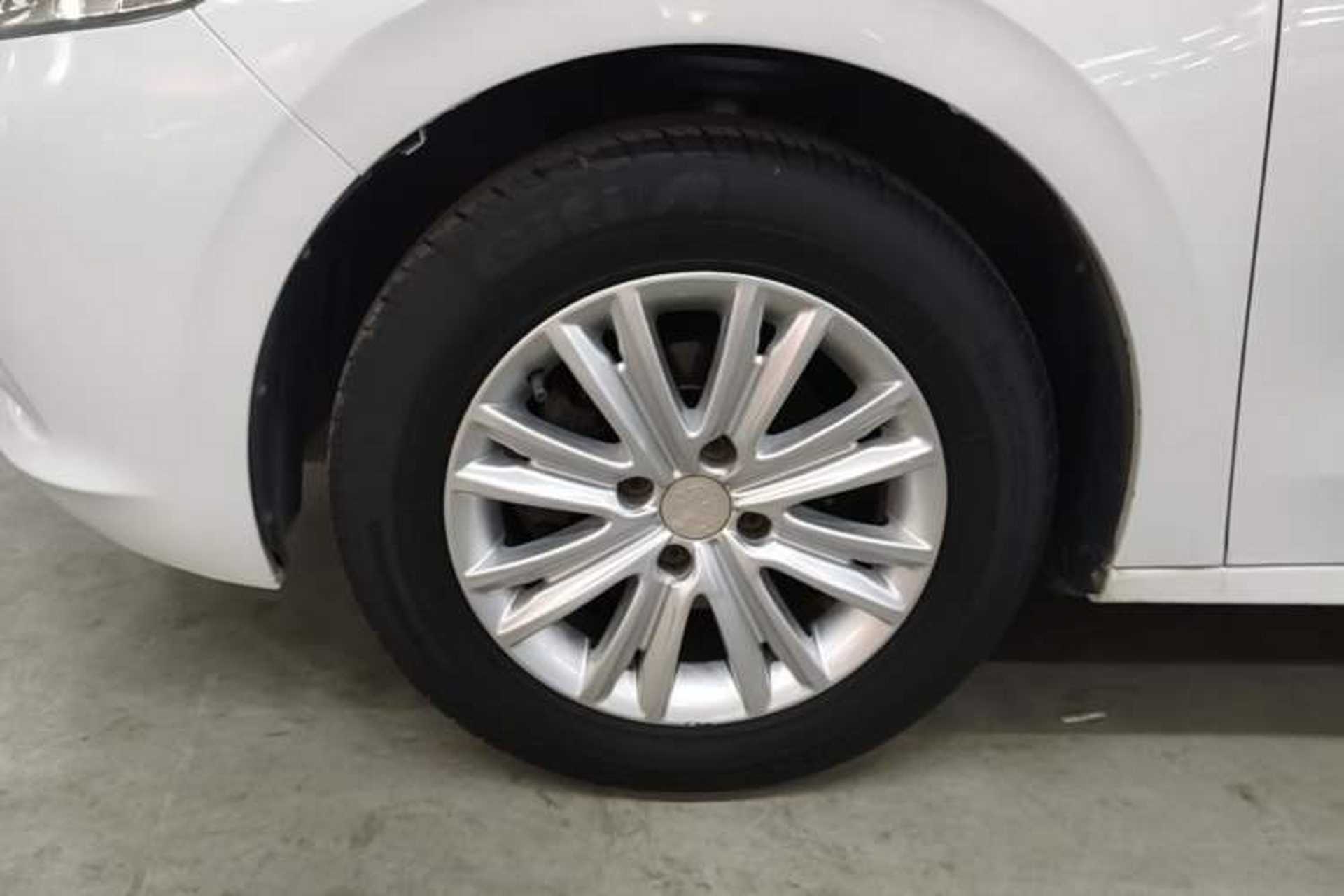 Used Peugeot 301 2016 1.6L Manual Happiness Edition Left Front Wheel Hub
