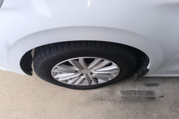 Used Peugeot 301 2016 1.6L Manual Comfort Edition Left Front Wheel Hub
