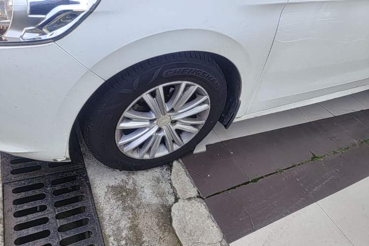 Used Peugeot 301 2016 1.6L Automatic Comfort Edition Left Front Wheel Hub