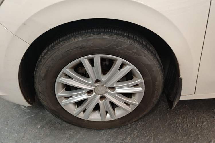 Used Peugeot 301 2016 1.6L Manual Comfort Edition Left Front Wheel Hub