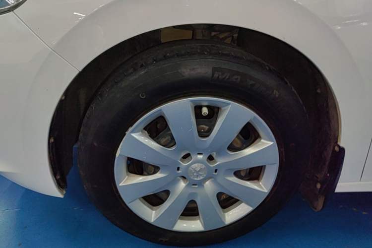 Used Peugeot 301 2016 1.6L Automatic Comfort Edition Left Front Wheel Hub