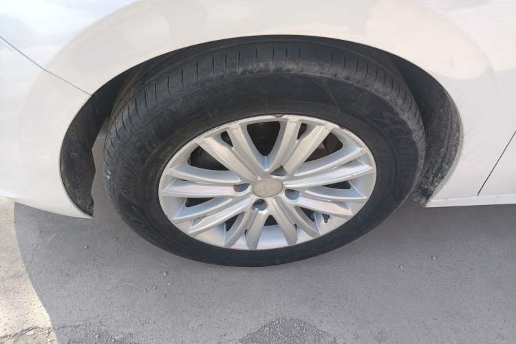 Used Peugeot 301 2016 1.6L Manual Happiness Edition Left Front Wheel Hub